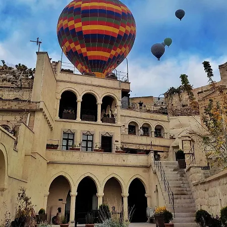 Medusa Cave Hotel 3*