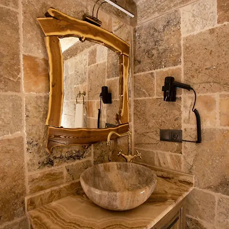 Medusa Cave Hotel 3*