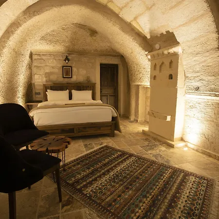 Medusa Cave גורמה