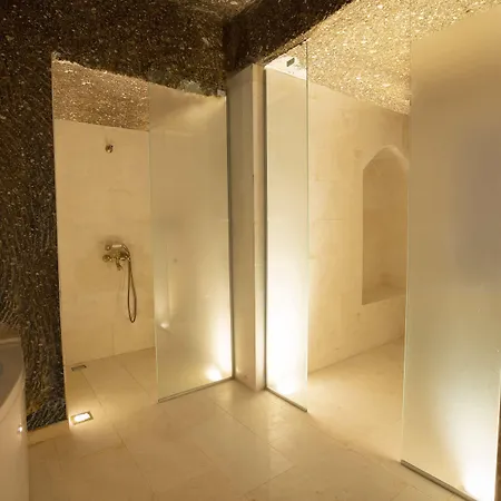 Medusa Cave Hotel 3*