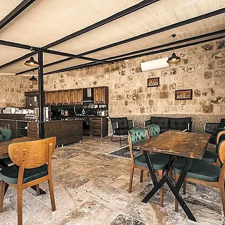 Medusa Cave מלון