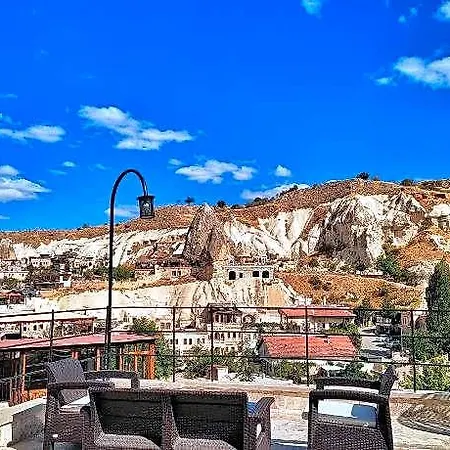 Medusa Cave מלון