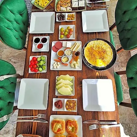 Medusa Cave Hotel 3*