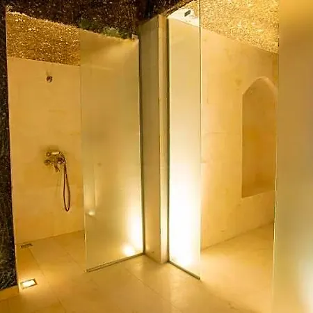 Medusa Cave Hotel 3*